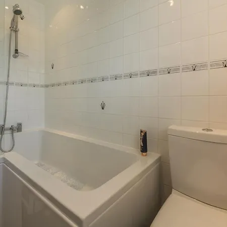 1 Riverside Tatil Evi *